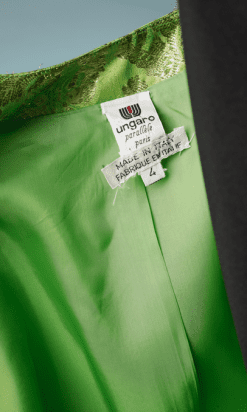 B2173-Tailleur-Ungaro-en-satin-vert-broché-or-t36-01