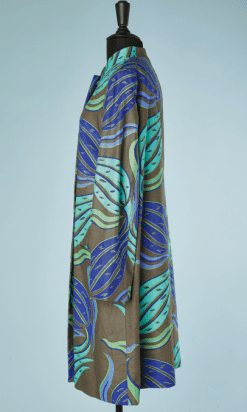B2228-Manteau-en-lin-imprimé-kaki-vert-turquoise-bleu-Versace-T44-01.