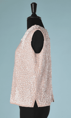 B2242-Pull-sans-manches-en-lainage-rose-brodé-de-perles-et-paillettes-T44-01