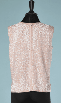 B2242-Pull-sans-manches-en-lainage-rose-brodé-de-perles-et-paillettes-T44-01