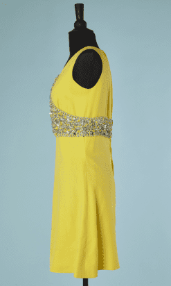B2248-Robe-cocktail-1960-en-polyamide-jaune-brodée-de-perles-strass-et-paillettes-T40-01
