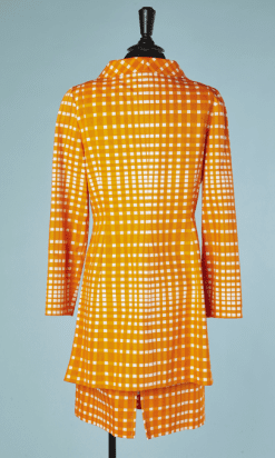 B2267-Ensemble-robe-et-manteau-orange-à-carreaux-blanc-Nina-Ricci-T3840-01