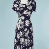 B2353-Robe-1940-en-soie-marine-imprimé-de-fleurs-blanches-col-plissé-T38-01