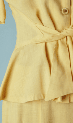 B2360-Tailleur-1940-en-coton-jaune-01
