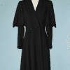 B2370-Manteau-lainage-noir-1930-avec-cape-brodée-noire-T36-38-01