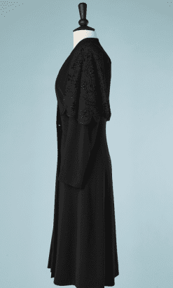 B2370-Manteau-lainage-noir-1930-avec-cape-brodée-noire-T36-38-01