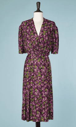 B2373-Robe-1940-en-jersey-imprimé-de-tourbillons-violet-T44