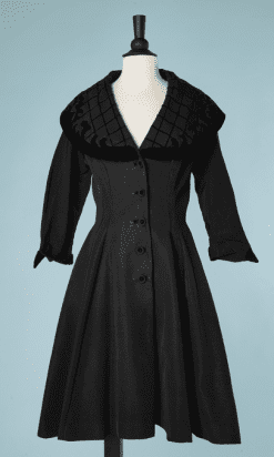 B2404-Mantau-1950-en-reps-noir-avec-découpes-velours-noir-T36-01