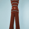 B2531-Tailleur-pantalon-1970-en-laine-tricoté-marron-rouille-blanc-T40-01