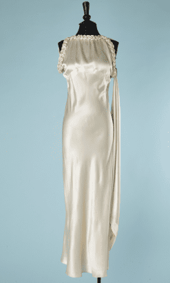 B2536-Robe-de-mariée-1930-en-satin-fleurs-tissu-encolure-T38-01