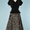 B2547-Tailleur-jupe-circle-imprimé-cachemire-et-haut-en-velours-noir-T40-01