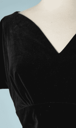 B2547-Tailleur-jupe-circle-imprimé-cachemire-et-haut-en-velours-noir-T40-01