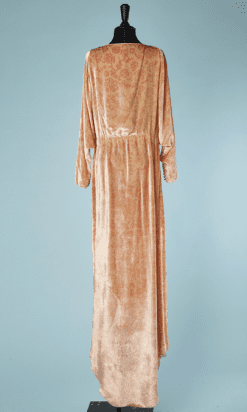 B2555-Robe-longue-du-soir-1940-en-velours-de-soie-rose-fleurs-écrues-traîne-T40-02