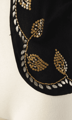 B2568-Veste-en-crêpe-noir-1930-brodé-de-métal-or-et-argent-T38-01