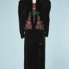 B2613-Tailleur-robe-et-veste-en-velour-noir-brodé-de-paillettes-couleurs-T3840-01