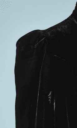 B2613-Tailleur-robe-et-veste-en-velour-noir-brodé-de-paillettes-couleurs-T3840-01