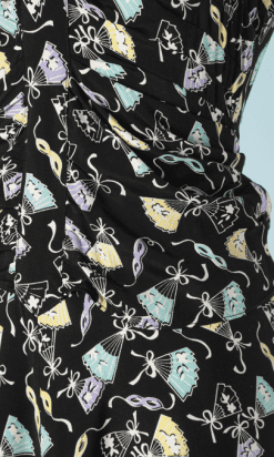 B2629-Robe-193040-en-rayonne-noire-imprimé-éventails-et-masques-T34-01