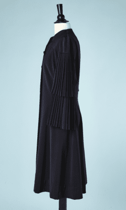 B2634-Manteau-en-lainage-marine-1930-double-cape-plissé-T38-01