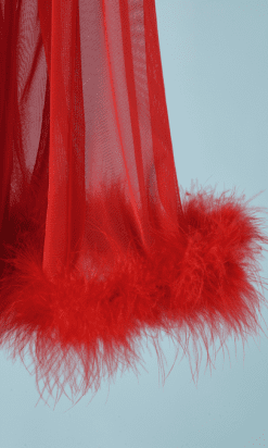 B2635-300E-Long-déshabillé-en-nylon-rouge-et-plumes-rouges-T38-01
