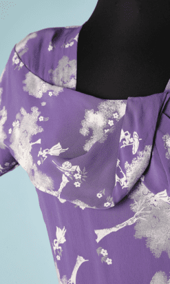 B2662-Robe-longue-1930-en-rayonne-mauve-imprimé-blanc-T3234-01