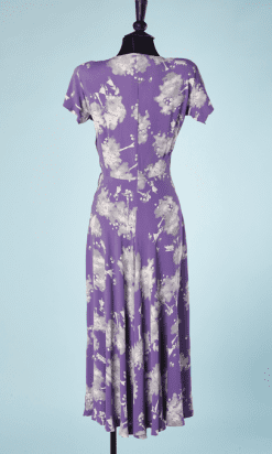 B2662-Robe-longue-1930-en-rayonne-mauve-imprimé-blanc-T3234-01