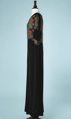 B2664-Robe-longue-1930-en-crêpe-noir-haut-lamé-or-et-fleurs-rouges-vertes-bleues-T46-01