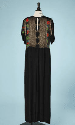 B2664-Robe-longue-1930-en-crêpe-noir-haut-lamé-or-et-fleurs-rouges-vertes-bleues-T46-01