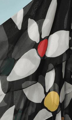 B2672-Gai-Mattiolo-Robe-longue-en-mousseline-noire-imprimé-fleurs-blanche-jaune-vert-rouge-T38-01