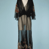 B2686-Robe-longue-1930-en-mousseline-noire-fleurs-multicolores-appliquée-veste-T40-01