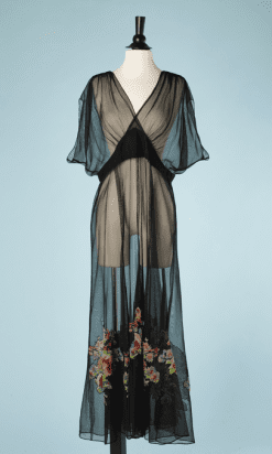 B2686-Robe-longue-1930-en-mousseline-noire-fleurs-multicolores-appliquée-veste-T40-01