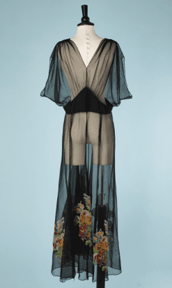 B2686-Robe-longue-1930-en-mousseline-noire-fleurs-multicolores-appliquée-veste-T40-01