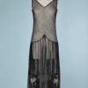 B1238-Robe-1930-en-tulle-noir-brodé-or-avec-médaillons-en-soie-noirs-brodés-couleurs-incrustés-t38-01