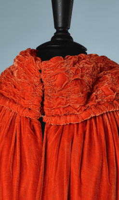 B1257-Cape-en-velours-de-soie-orange-et-longues-franges-en-soie-01