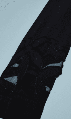 B1498-Manteau-1930-en-crêpe-marine-découpes-fleuries-sur-les-côtés-t40-01