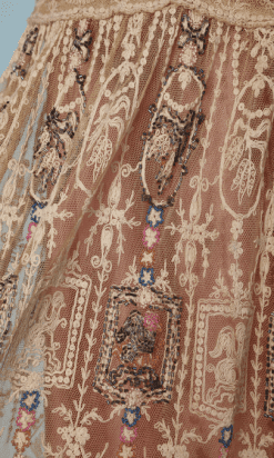 B1500-Robe-du-soir-1925-en-tulle-ivoire-brodé-et-broderies-perlées-t38-40-01
