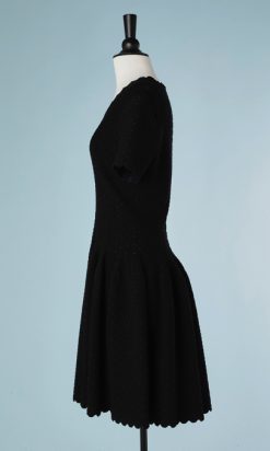 B1770-Robe-en-maille-noire-et-marine-fleurs-laine-viscose-Alaïa-T40-01