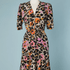 B2137-Robe-1980-en-soie-imprimée-panthère-et-imprimé-fleurs-oranges-et-roses-Jean-Louis-Scherrer-t36-01