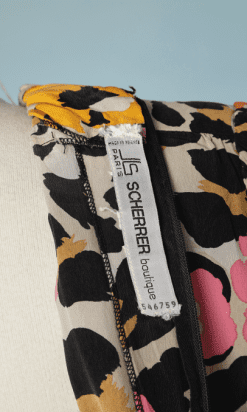 B2137-Robe-1980-en-soie-imprimée-panthère-et-imprimé-fleurs-oranges-et-roses-Jean-Louis-Scherrer-t36-01
