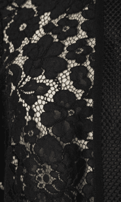 B2226-Manteau-en-dentelle-noire-Carolina-Herrera-T38-01