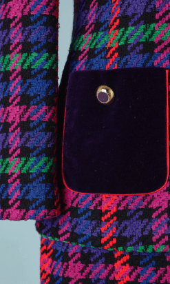 B2249-Tailleur-en-lainage-tissé-carreaux-bleu-vert-rose-et-velours-Escada-T34-01