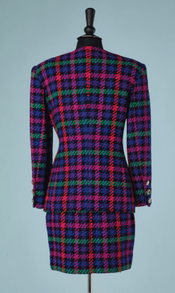 B2249-Tailleur-en-lainage-tissé-carreaux-bleu-vert-rose-et-velours-Escada-T34-01