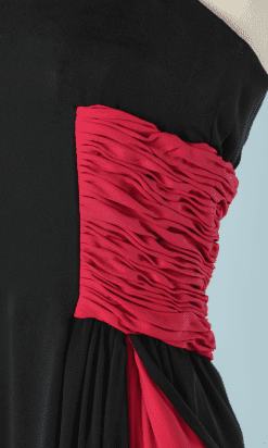 B2250-Robe-bustier-en-crêpe-de-soie-noir-plastron-plissé-rouge-Valentino-T36-01