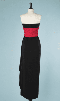 B2250-Robe-bustier-en-crêpe-de-soie-noir-plastron-plissé-rouge-Valentino-T36-01