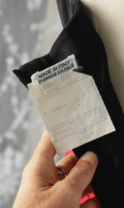 B2250-Robe-bustier-en-crêpe-de-soie-noir-plastron-plissé-rouge-Valentino-T36-01