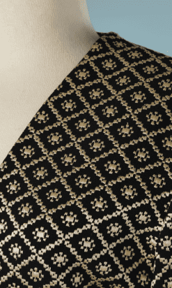 B2251-Tailleur-Christian-Dior-en-lainage-noir-brodé-beige-doré-T40-01