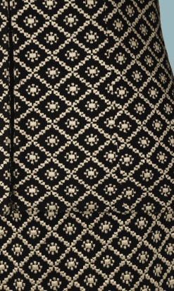 B2251-Tailleur-Christian-Dior-en-lainage-noir-brodé-beige-doré-T40-01