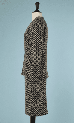 B2251-Tailleur-Christian-Dior-en-lainage-noir-brodé-beige-doré-T40-01