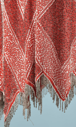 B2289-Robe-1925-en-voile-rouge-perles-blanches-argentés-T40-01