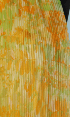 B2293-Robe-1960-en-voile-de-nylon-orange-vert-plissé-soleil-T42-01