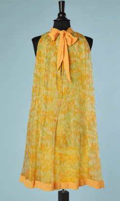 B2293-Robe-1960-en-voile-de-nylon-orange-vert-plissé-soleil-T42-01